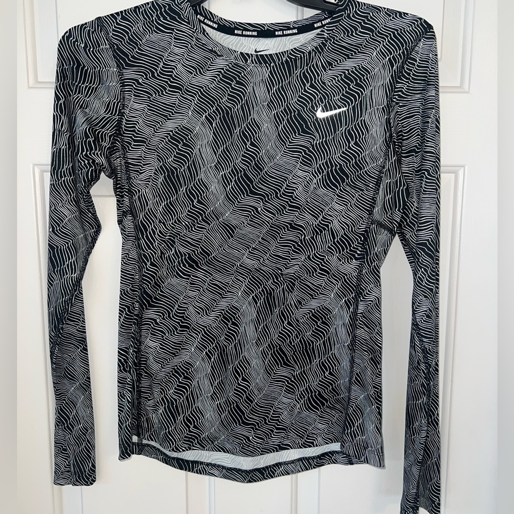 Nike Women’s Dri-fit Long Sleeve Workout Top Size Small